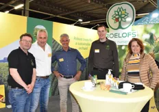 Claudia Schmitz-Hubsch, Dick Hoondert, Winnie Roelofs, en Jurrien Ham van Boomkwekerij Roelofs hadden Philip de Groen van Fruit Protect op bezoek